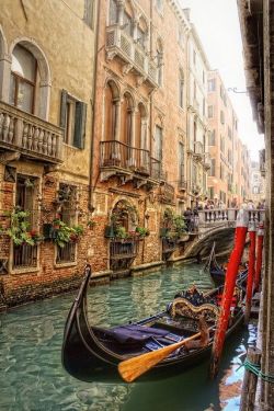 our-amazing-world:  Gondola, Venice, Ita Amazing World