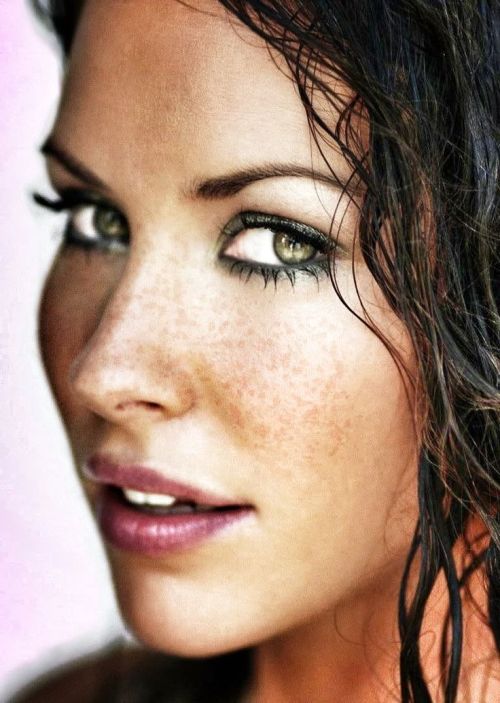  Evangeline Lilly 