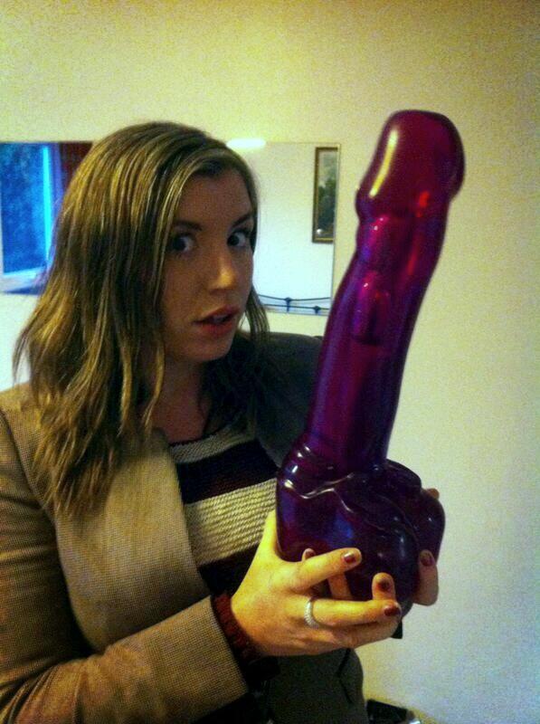 sissydebbiejo:  How wonderful would this feel deep in a sissy ass?