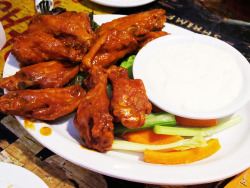 sh0wgirl:  everybody-loves-to-eat:  Buffalo Wings by wEnDy on Flickr.  Omfg