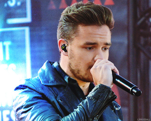  Liam Payne Performing at GMA 2013 x   