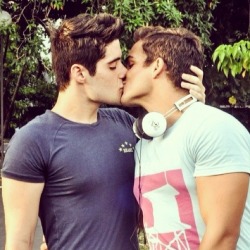 men kissing men