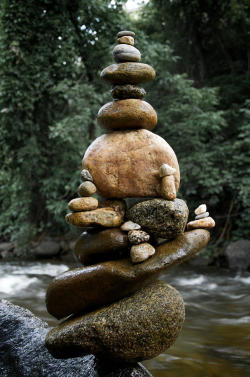 mandaladana:Balancing rocks.