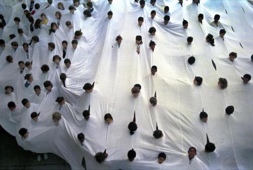 koorik:  Lygia Pape, Divisor , 1968.