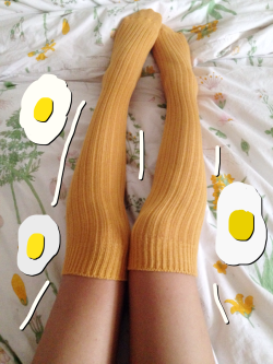 420peach:  New socks ft. some lil egg doodles 🍳🌼 