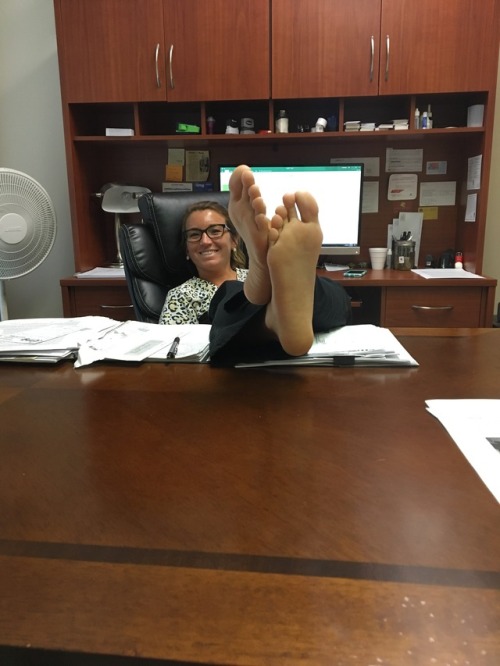 katefeettn86: My office/nurse feet! @katefeettn86 Reblog if you enjoyed my feet!❤️️‍‍❤️‍❤️ Reblog if
