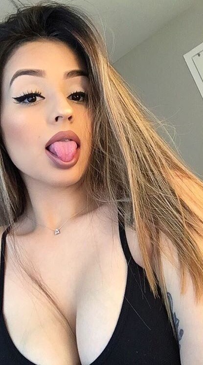 rodr1gu3z13:  956rgvlatinas:  texastributes:  Alejandra in Houston TX  Wow  Beautiful