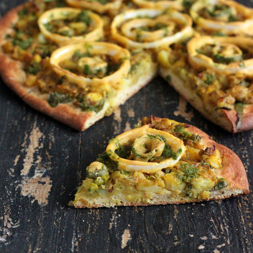 veggiefocus:  Samosa and Onion Bhajji/Pakora Pizza with Wheat Chickpea Semolina Crust.  
