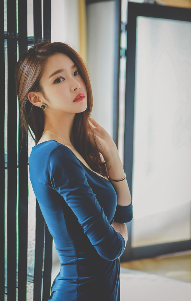Park Jung Yoon blue dress