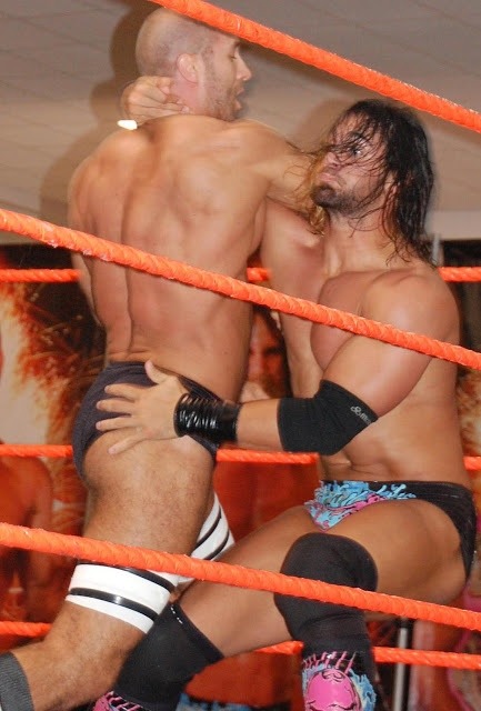 perversionsofjustice:  melzabelza here’s some more Cesaro