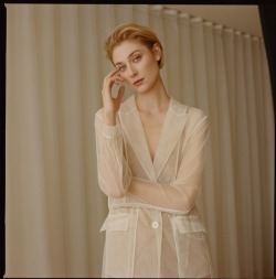 Edenliaothewomb:  Elizabeth Debicki, Photographed By Charlotte Hadden For Es Magazine,