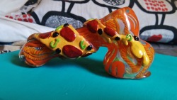 fuck-beingsober:  glassaddicts:  Pizza Bubbler by Gl1tch   OMG😍😍😍