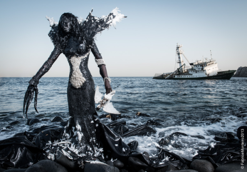 velvetbrown:  a—fri—ca:  From the series ‘Prophecy’ by the beninese photographer Fabrice Monteiro who lives and works in Dakar, Senegal. Inspired by the art photographer Fabrice Monteiro and the Senegalese stylist Doulsy, ecofund, in collaboration