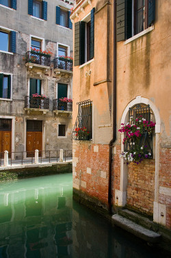 travelthisworld:  Venice, Italy | by Pug!