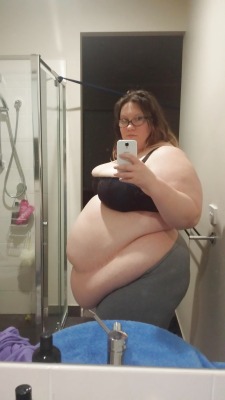 big-jean-ssbbw:  Wanna fuck a horny BBW?