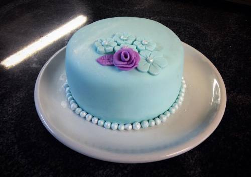 #cake #cakedesign #cakedecorating #frozen #letitgo #flower #tiffanyblue #pearl #patisserie #pastry#p