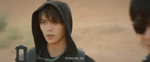 desperately hoping Wu Xie saw their signal in the sandstorm and makes it to him before he has to lea