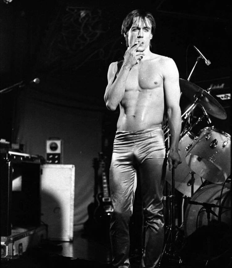 theitchybee:  tomakeyounervous:  Iggy Pop  Ƹ̴Ӂ̴Ʒ 