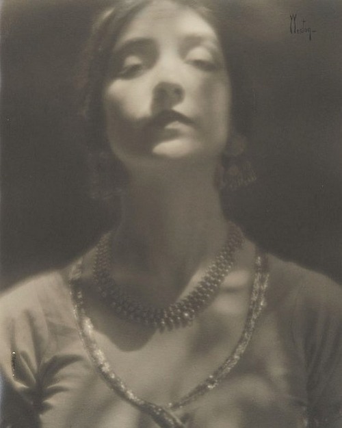  Ruth St Denis, 1916, by Edward Weston. Source: Flickr. #victorianchaps #portrait #1910s #Edwardian 