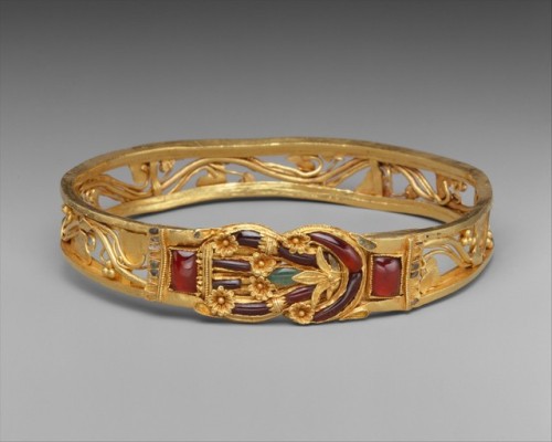 met-greekroman-art:Gold armband with Herakles knot, Greek and Roman ArtMedium: Gold inlaid with garn