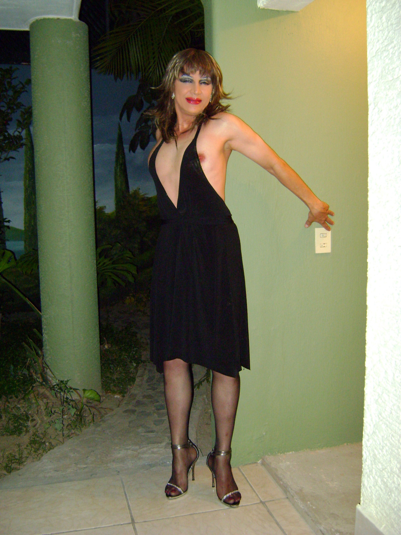 norasissydreams:  Black dress, black stockings…very high heels!