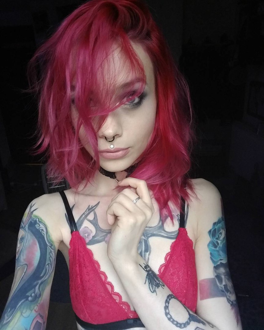 tattedbeautues:    Brudna Heroina  
