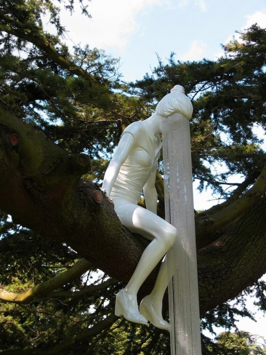 flowartstation:   ‘Ghost Girl’, life size marble sculpture by  Kevin Francis
