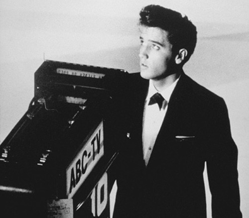 thewonderofelvis:  Dress rehearsal for the Frank Sinatra Timex Special - “Welcome