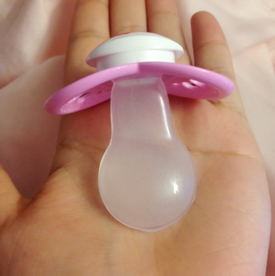 crayola-crybaby:  I just got my first adult binkie, and of course the first thing I wanna do is tear it apart and make it look cute! I don’t know about you, but I much prefer the super cute MAM brand guards to the plain, solid colored ones most pacifiers
