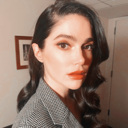 ghosticons:    janet montgomery icons  like