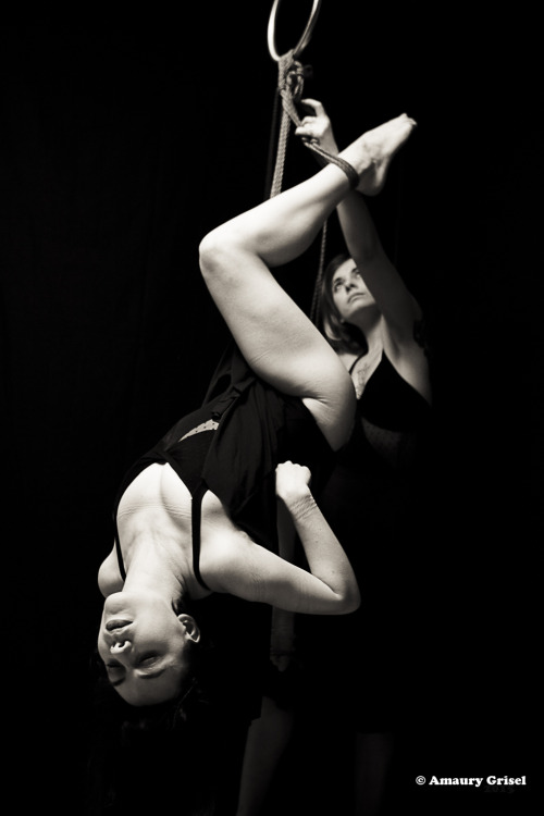 amaury-grisel-shibari:  Gorgone, Gestalta & Bruno Ducret performing @ la place des cordes Paris Photgraphy : Amaury Grisel 