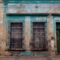 mexicanfoodporn:  Recordando Guadalajara  ____  Remembering the beautiful city of Guadalajara. This picture was taken downtown, love the contrast of decay and vibrant turquoise #méxico #guadalajara #chuladacallejera #mexicanfoodporn