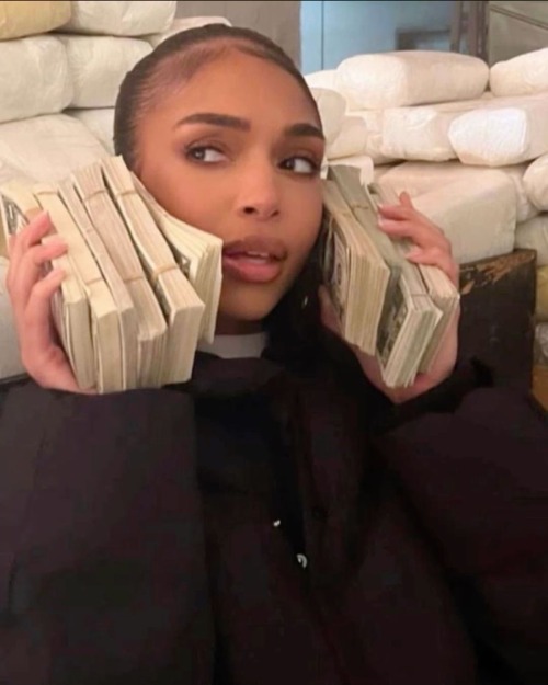  The Gold Digger Archetype