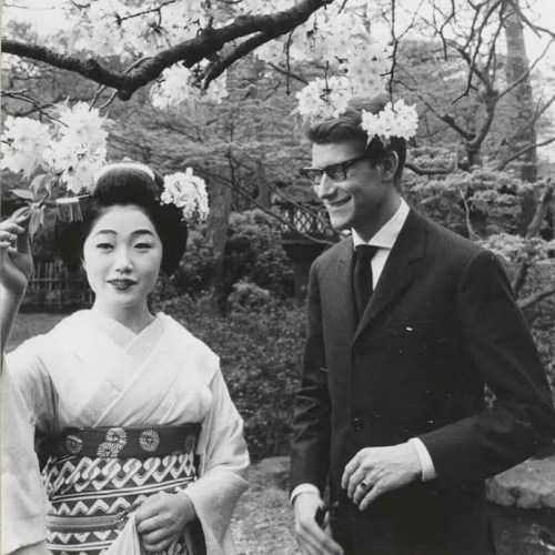 #yvessaintlaurent en #compagnie d’une #courtisane #kyoto #japon #1963 #voyage #culture #inspiration 