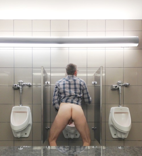 undrscr69: Showing my ass in a public restroom