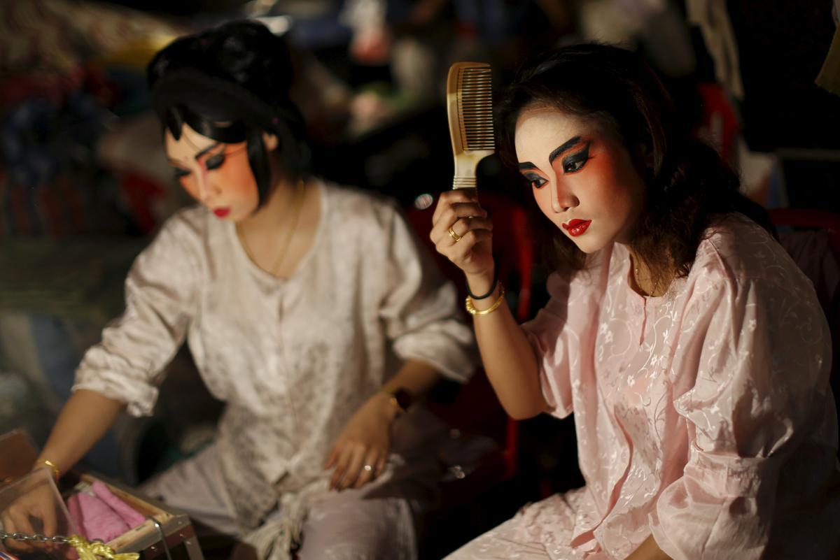 merosezah:   Chinese opera actresses get ready backstage before a performance in