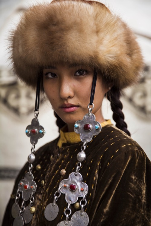 theatlasofbeauty:Before her performance in a traditional show, in Bishkek, Kyrgyzstan. 