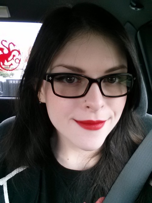 partyhatlion:  New glasses yaaaaay 