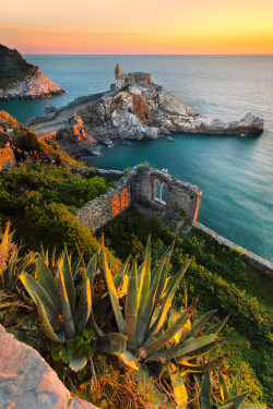 wowtastic-nature:  💙 The Dream of a Poet by Simone Panzeri on 500px○  Canon EOS 5D Mark III-f/13.0-1/100s-21mm-iso100, 3840✱5760px-rating:99.5☀ Photographer: Simone Panzeri  A true getaway.