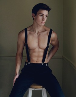 alexbischoffphotography:  check out my new suspenders from prom guys !!! i think they make me look pretty spiffy