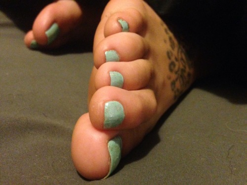 foot-goddess-tm: I want your mouth wrapped around my toes and you to suck them like you were sucking