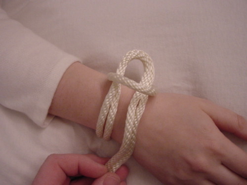 dare-master:Wrist (Ankle, Waist, Thigh, etc.) CatchThis is a very good knot to use if you expect you