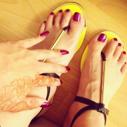 exoticplusmodel:  Toes, Legs, Feet &amp; my beautiful Henna’s 😍