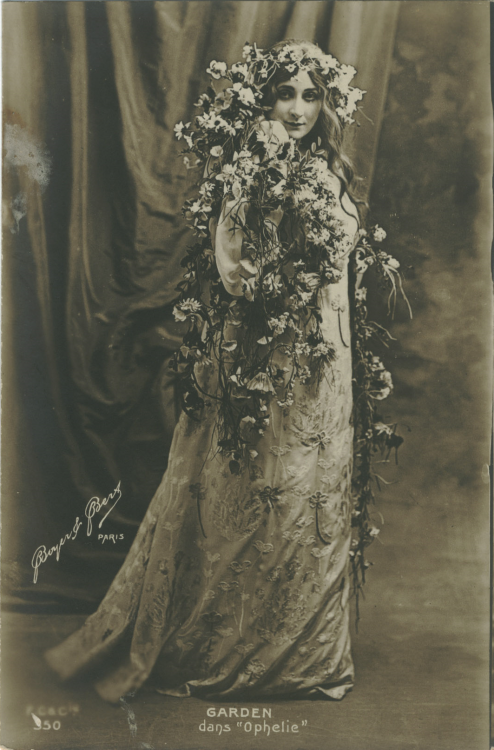 Miss Mary Garden as Ophelie.