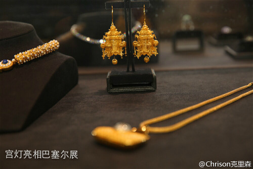 fuckyeahchinesefashion:Antique Chinese fashion, Gongdeng宫灯(palace lantern) earrings made by huasi花丝 