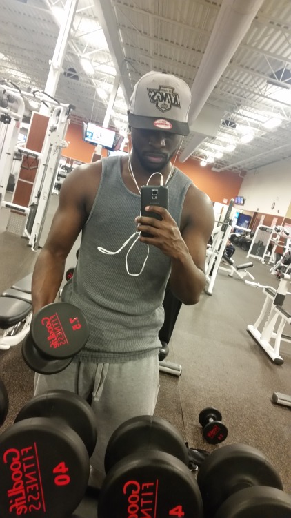 sexyassblackmen:http://iamtrakstarjr.tumblr.com/ 