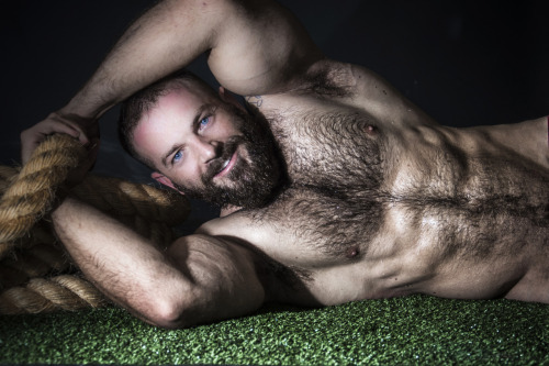 myfavoritemusclemen:  http://myfavoritemusclemen.tumblr.com/archive 
