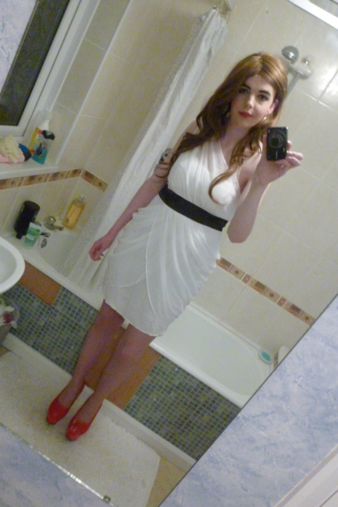 lucy-cd:PicturesSo pretty and petite, love this dress! &lt;3