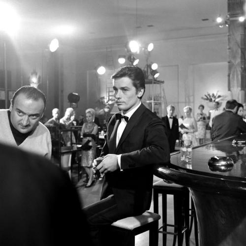 frenchcinema:Henri Verneuil and Alain Delon during the filming of “Mélodie en sous-sol,” 1962