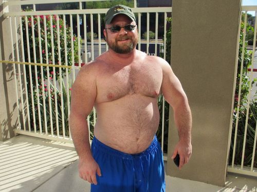 fhabhotdamncobs:biscuitbear: superbears: muscled up older bear Older? He’s only 34! W♂♂F  